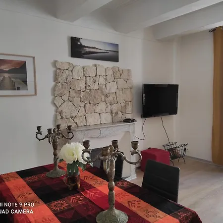 5 Min To Sea Francaise Old Town Apartment
