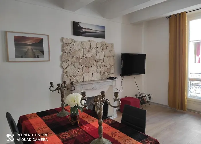 5 Min To Sea Francaise Old Town Apartment